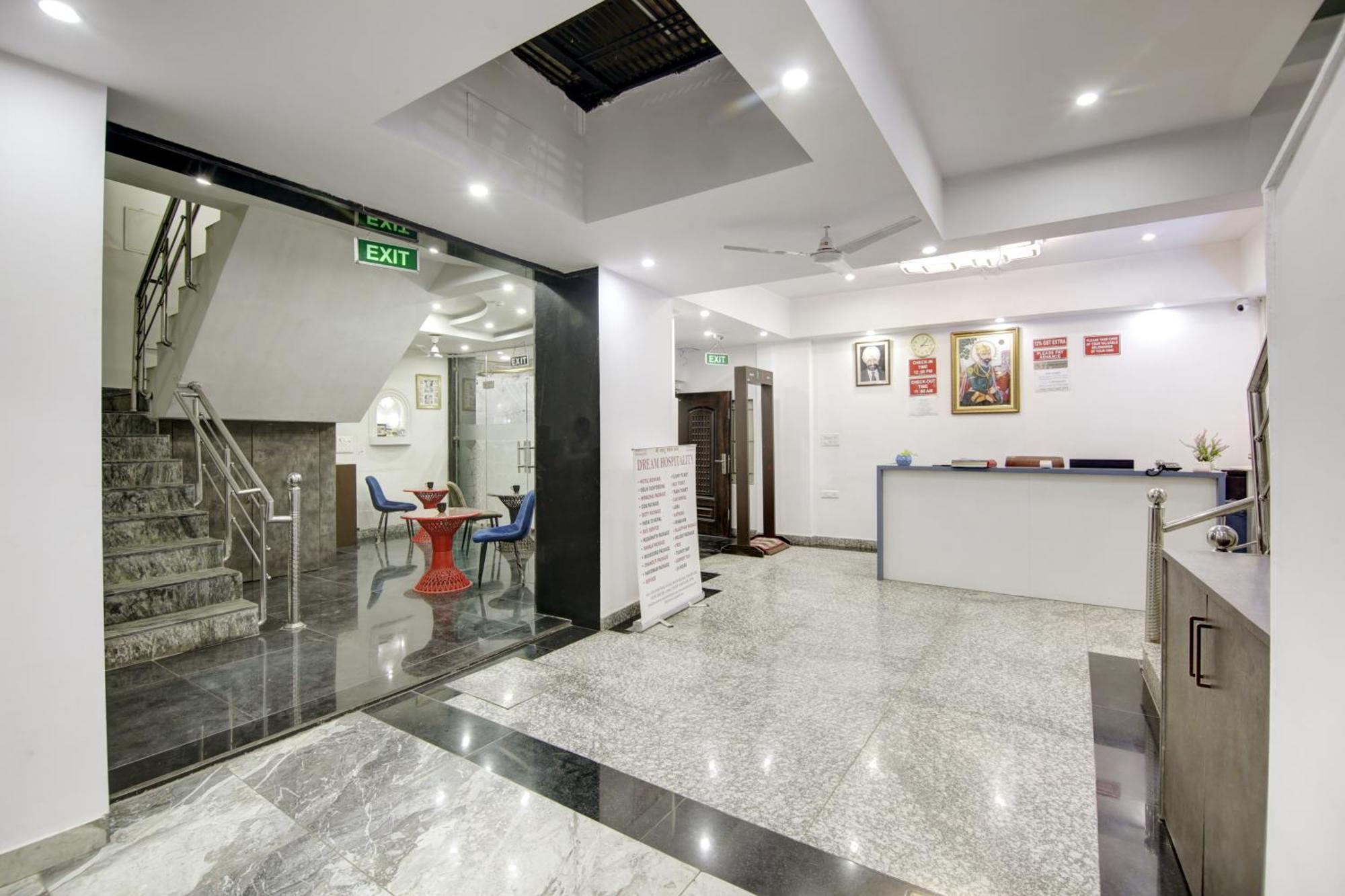 Hotel S B Inn - Near New Delhi Railway Station Paharganj エクステリア 写真