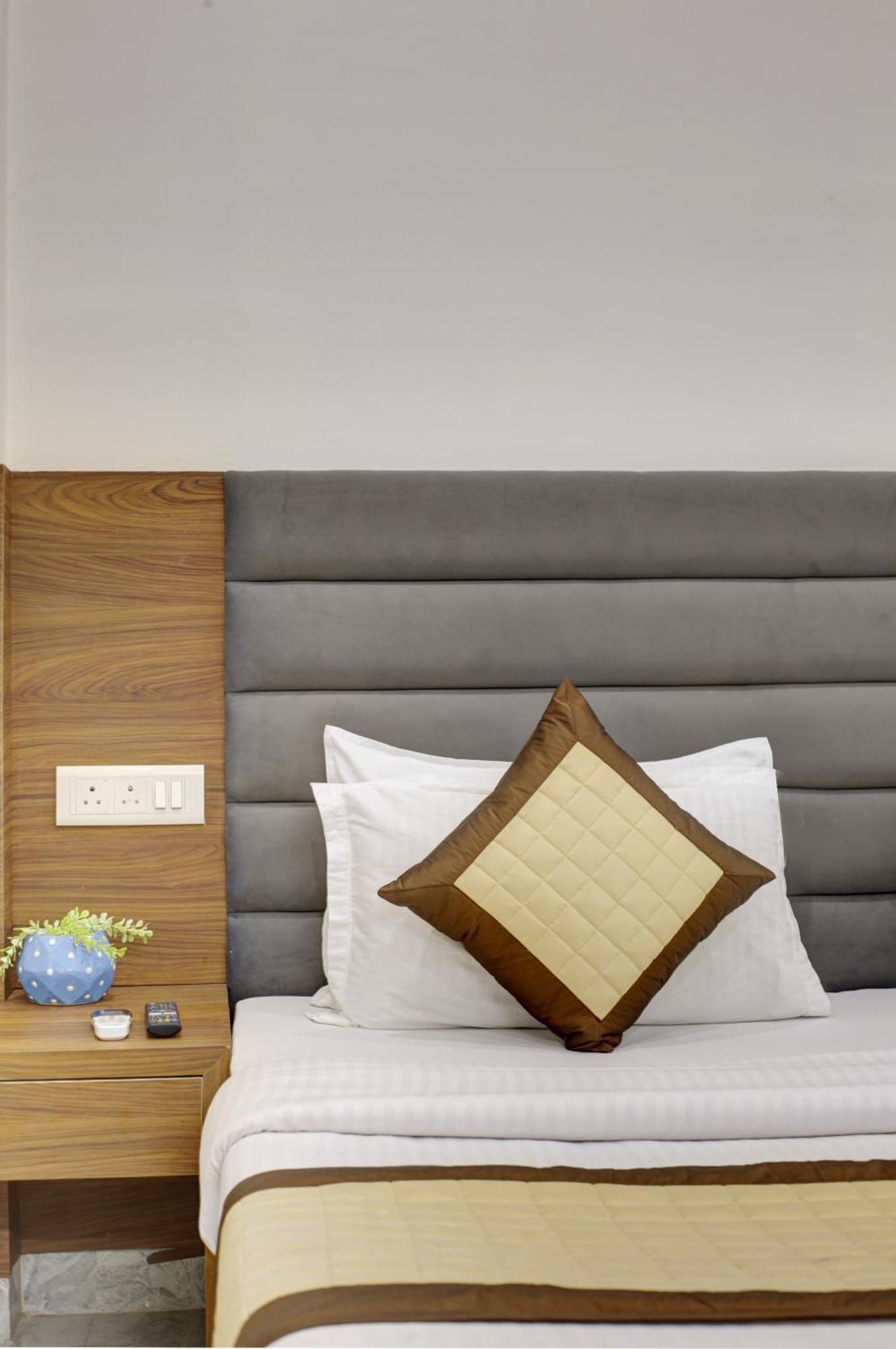 Hotel S B Inn - Near New Delhi Railway Station Paharganj エクステリア 写真