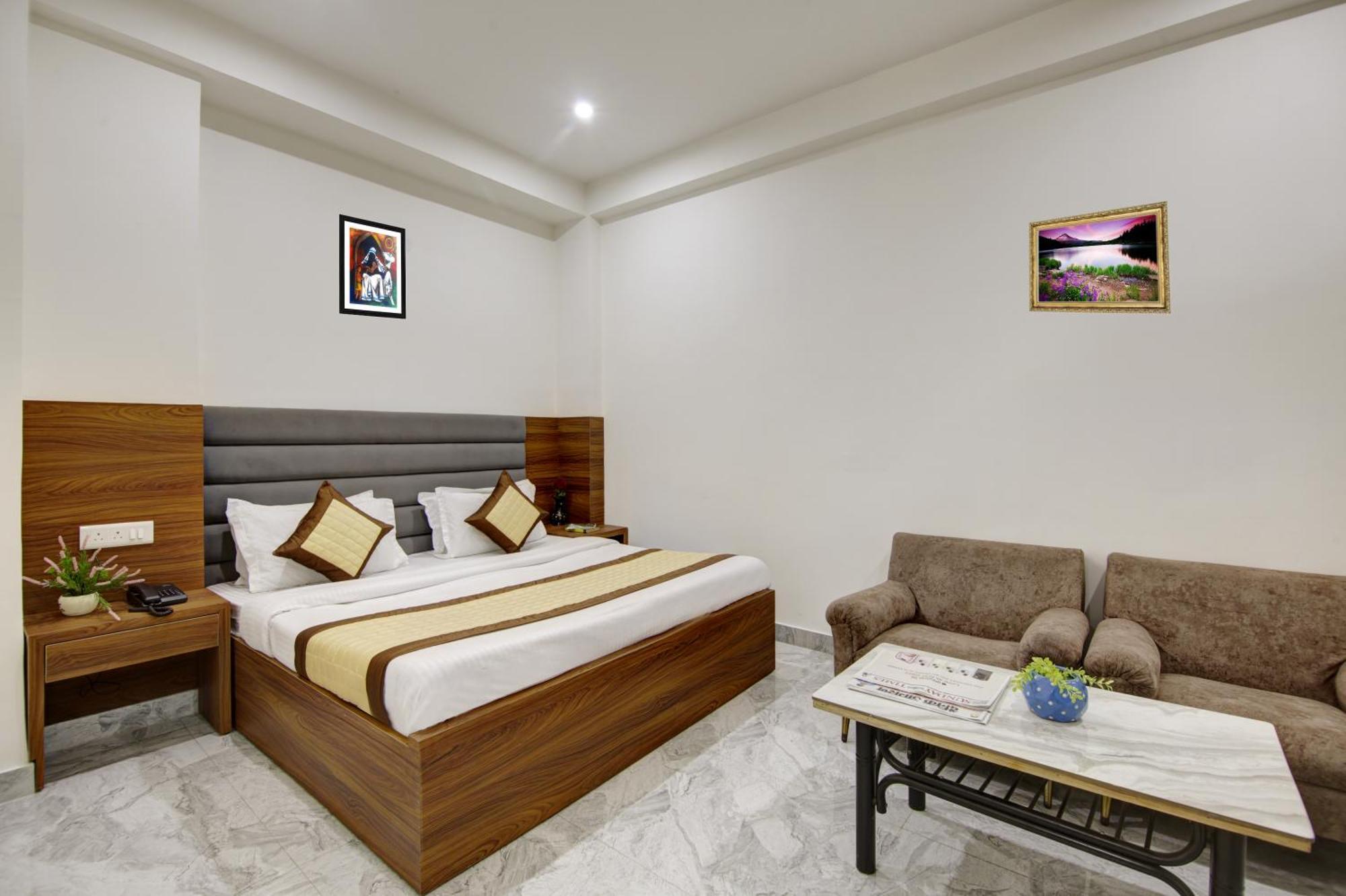 Hotel S B Inn - Near New Delhi Railway Station Paharganj エクステリア 写真