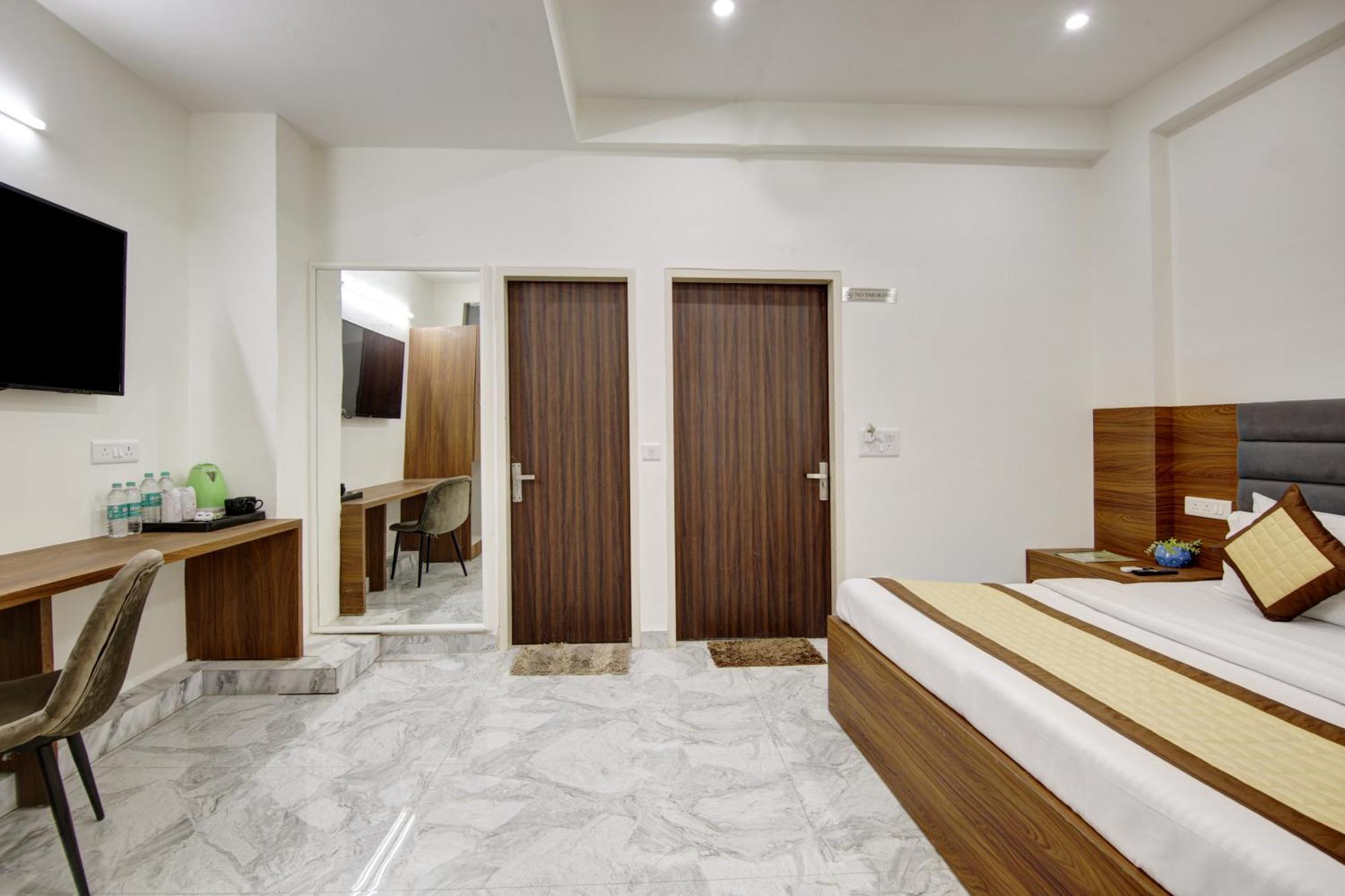 Hotel S B Inn - Near New Delhi Railway Station Paharganj エクステリア 写真
