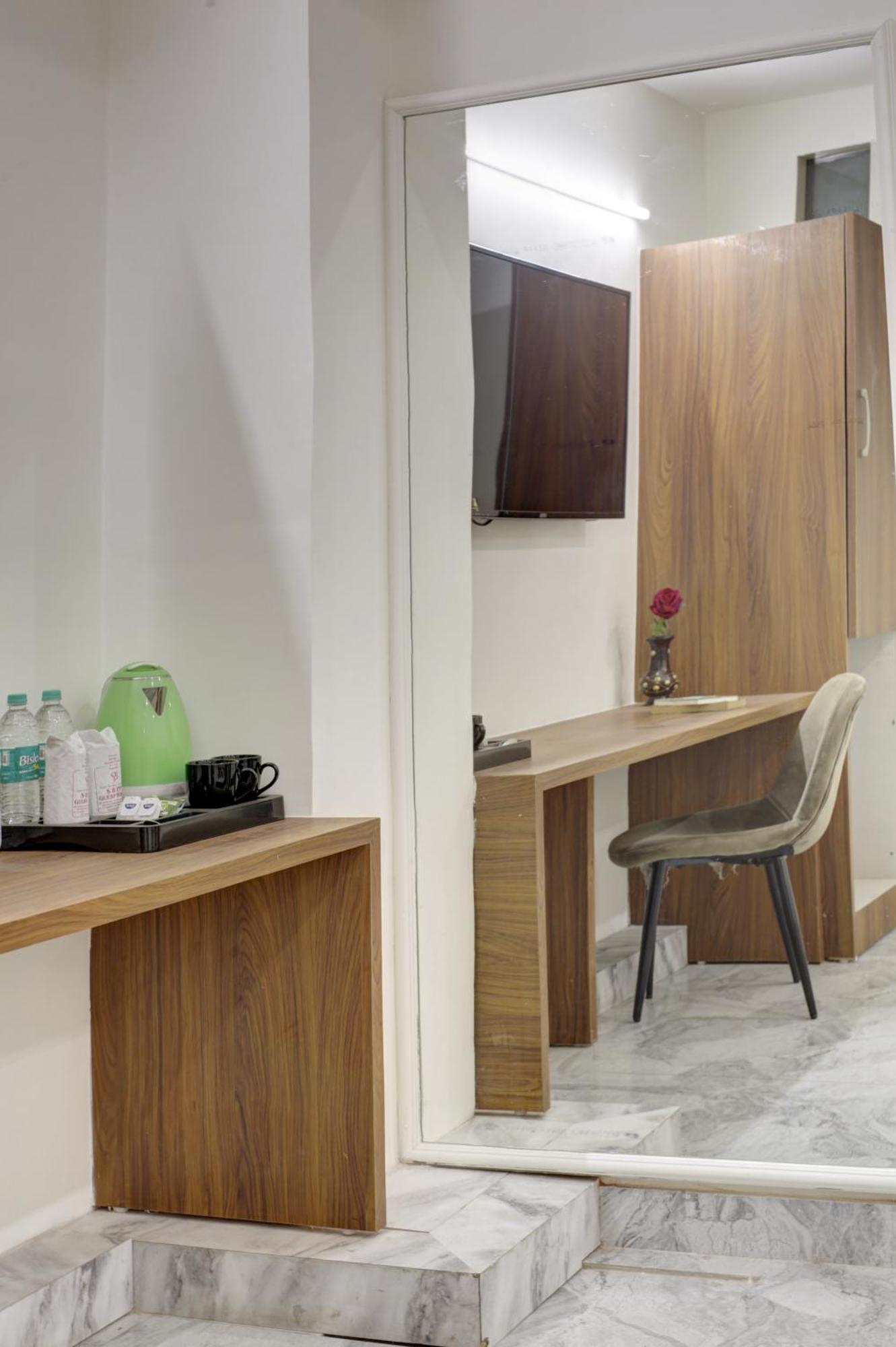 Hotel S B Inn - Near New Delhi Railway Station Paharganj エクステリア 写真