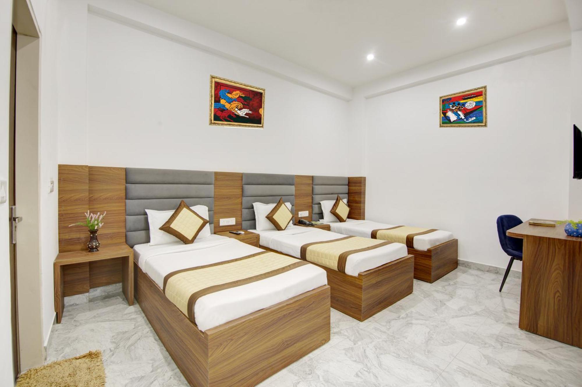 Hotel S B Inn - Near New Delhi Railway Station Paharganj エクステリア 写真