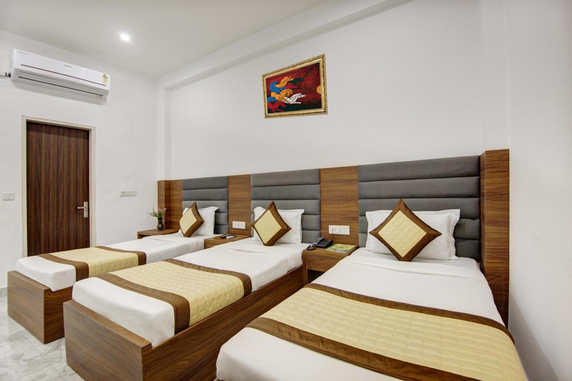 Hotel S B Inn - Near New Delhi Railway Station Paharganj エクステリア 写真